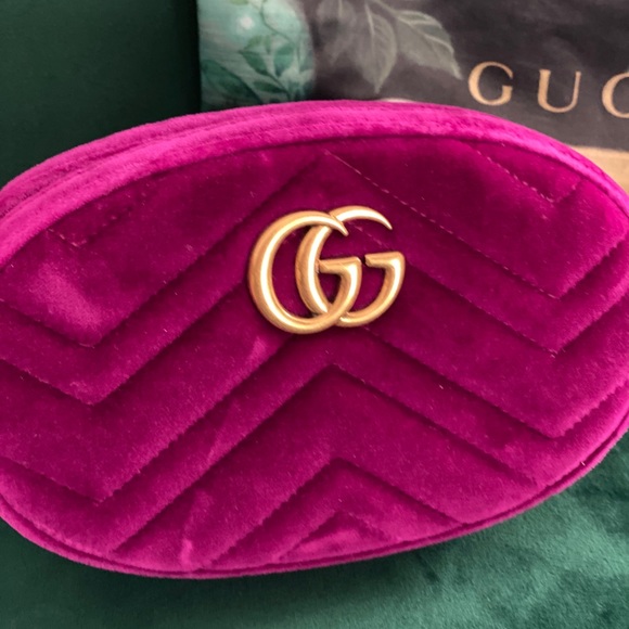 LIKE NEW GG Marmont Velvet Matelassé Belt Bag - Picture 2 of 10